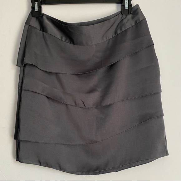 Banana Republic Gray Asymmetrical Tiered Mini Skirt     Size 2P  NWT - Picture 1 of 10